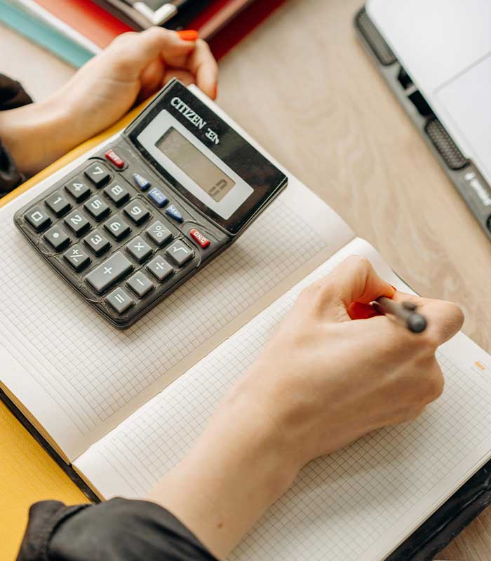 Comptable avec calculatrice